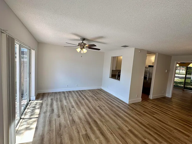 1631 Cypress Way E — Photo 4