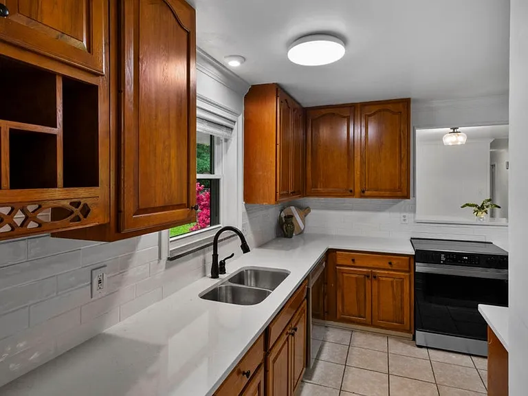 4908 Lonas Dr — Photo 23