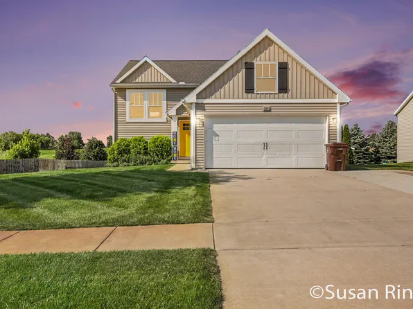 282 Vansen Dr, Kent City, MI 49330