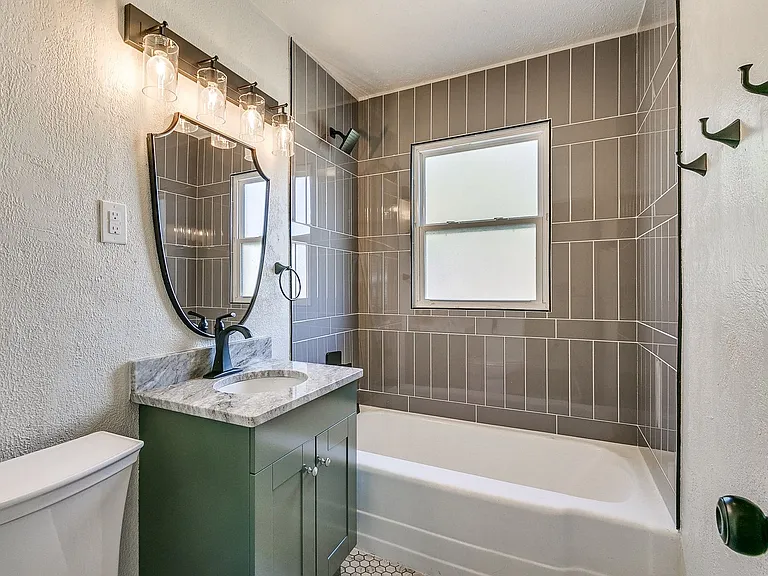 103 E Haddock St — Photo 23
