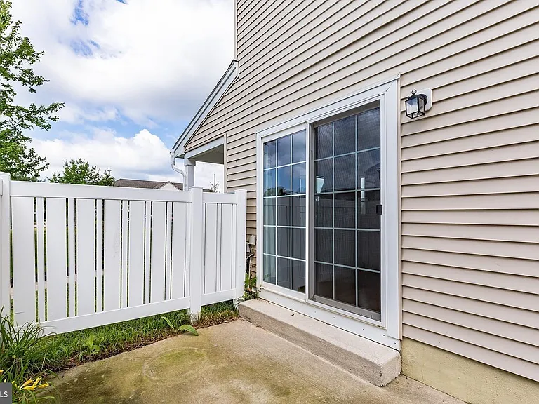 507 Lexington Mews — Photo 32