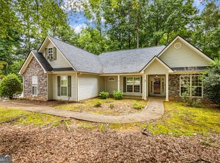 210 Pecan Ridge Dr, Fayetteville, GA 30215