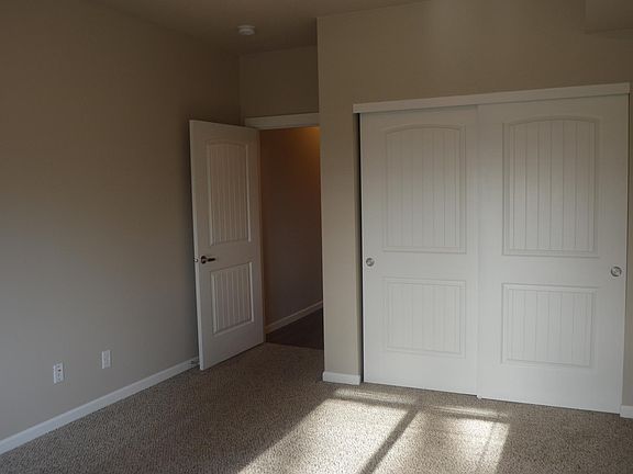 3rd image of 1510 23rd St SE Unit 302