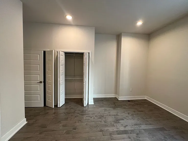 Brand New Luxury Apartments — Photo 12