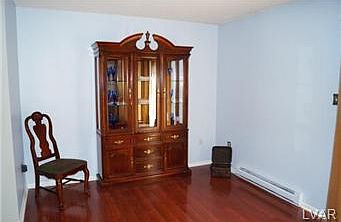 4th image of 560 E 7th St