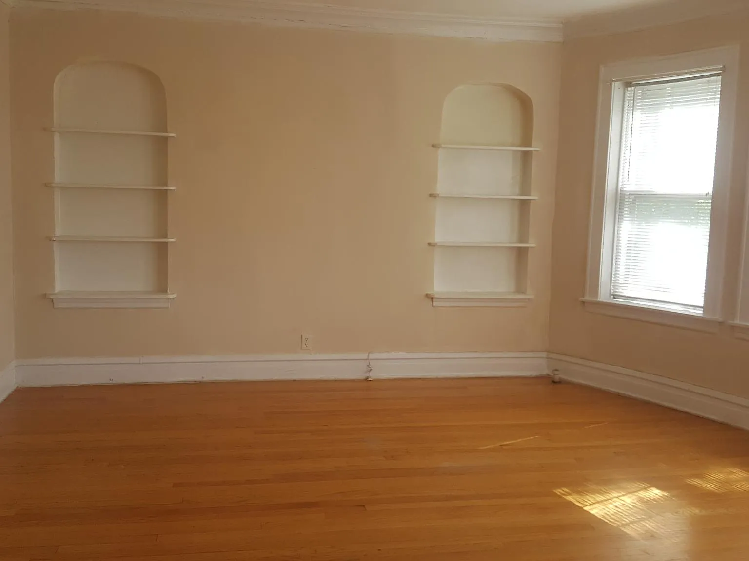3 bed, 1800 sqft, $1,995 — Photo 3