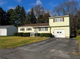 725 Deerfield Dr E, Utica, NY 13502