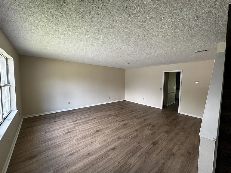 1100 Pineland Ave #9A — Photo 2