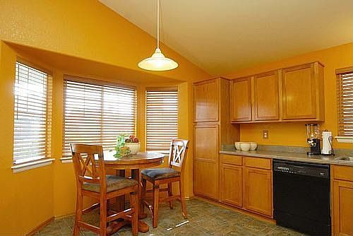 Eat-in Kitchen