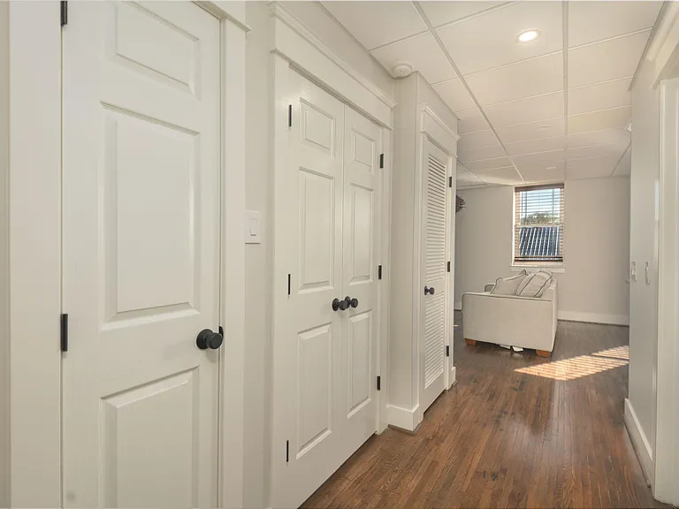 102 W Market St #B — Photo 1