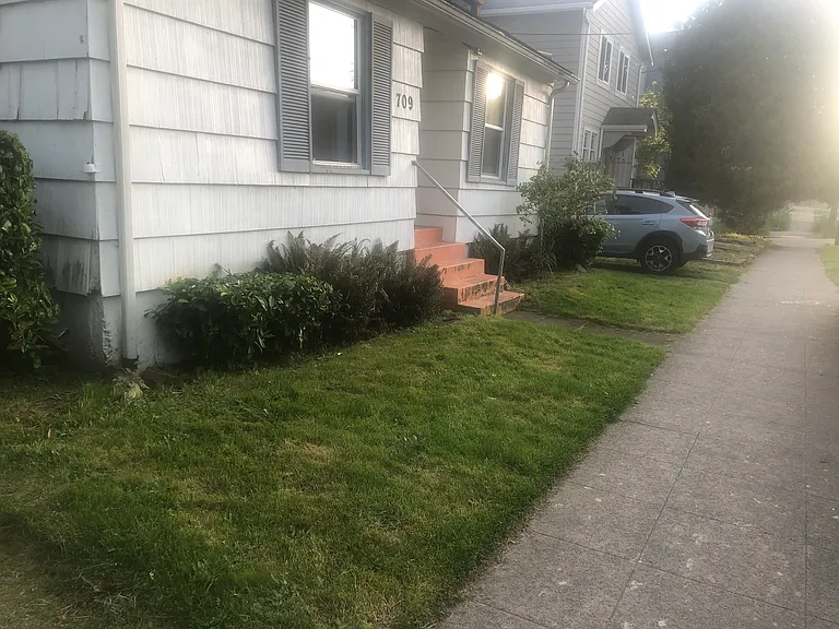 709 NE 43rd St — Photo 7
