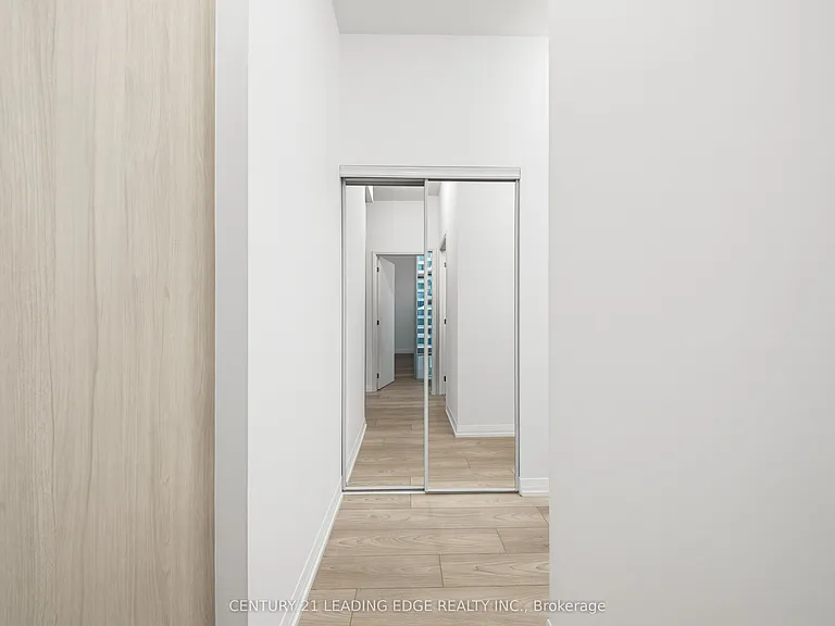 400 King St W #908 — Photo 19