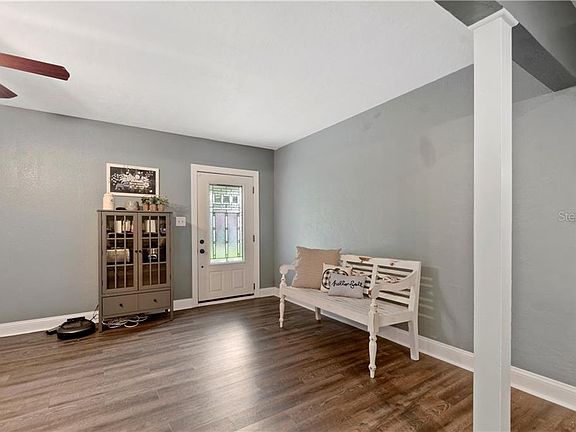 4th image of 620 Braidwood Ln