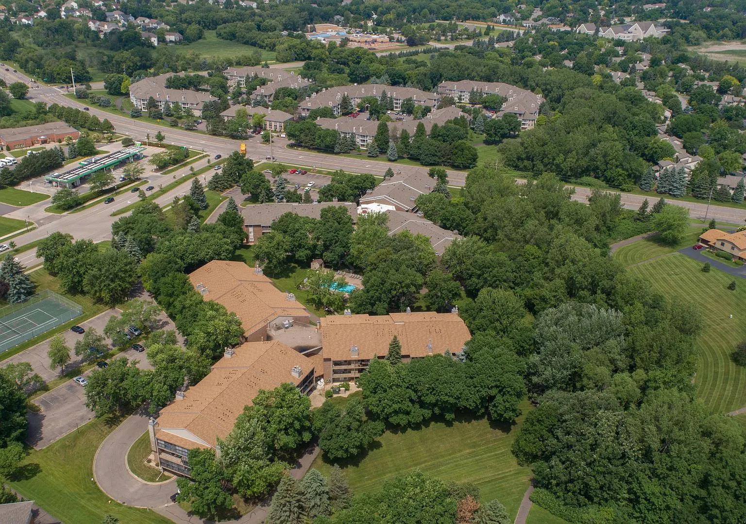 Summer Creek Apartments — Photo 1