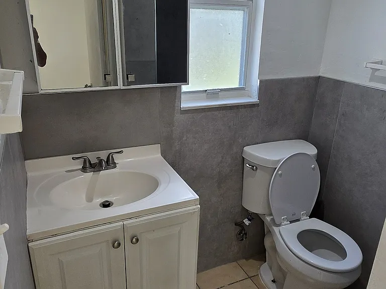 1101 N 58th Ave #3 — Photo 12