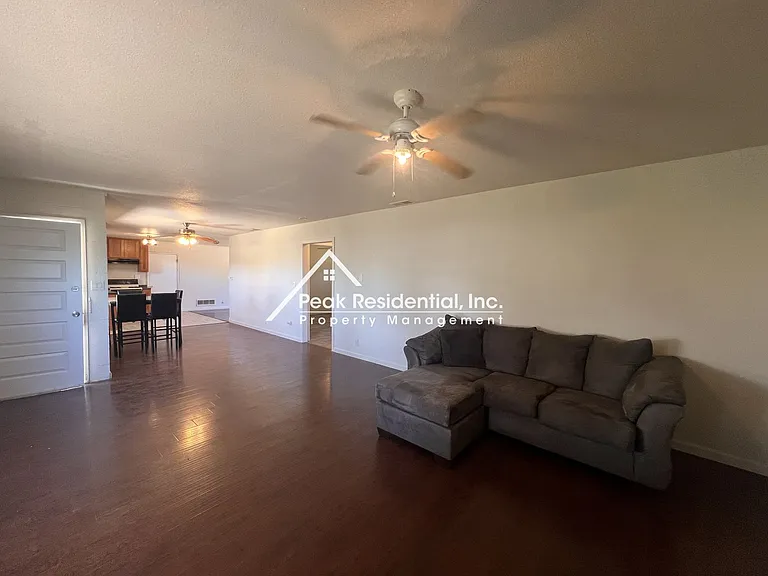3201 Leona Cir — Photo 5