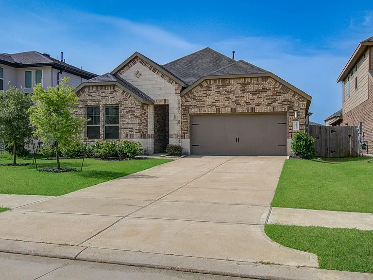 28511 Eli Eagle St — Photo 2