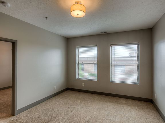 5th image of 3930 Farnam St APT 201