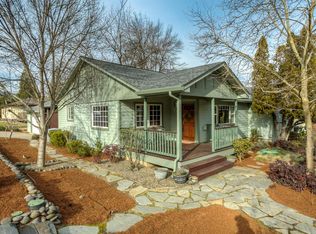 595 Ray Ln, Ashland, OR 97520