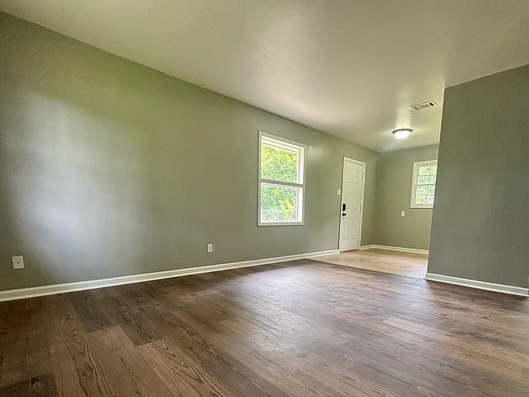 203 Larosa Rd — Photo 2