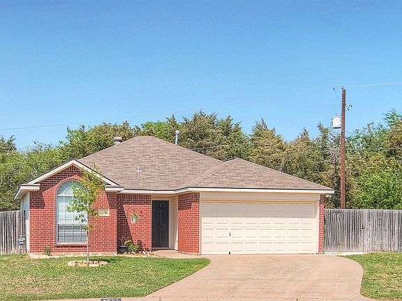 Front Exterior & Yard