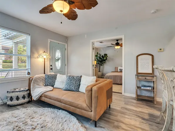 7121 Avenue P 1/2, Galveston, TX 77551