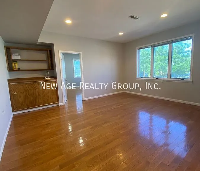 3903 Powelton Ave #2 — Photo 3