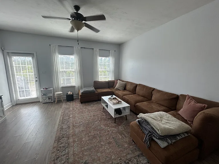 1005 Chase Creek Cir — Photo 3