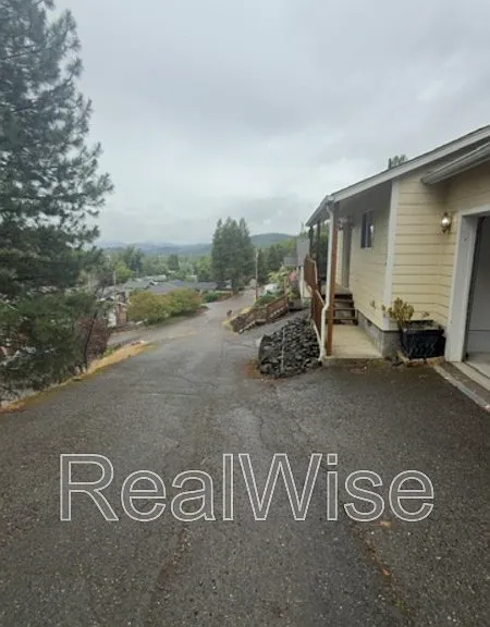 1384 NE Ridge Ave — Photo 5