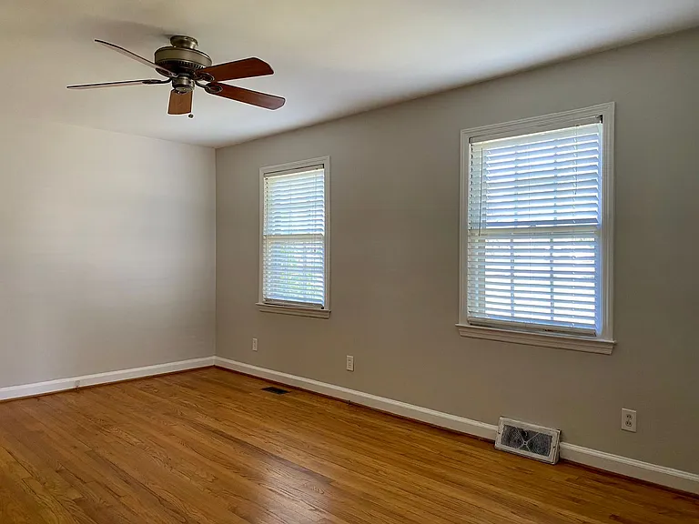 1938 Fairfield Dr — Photo 5
