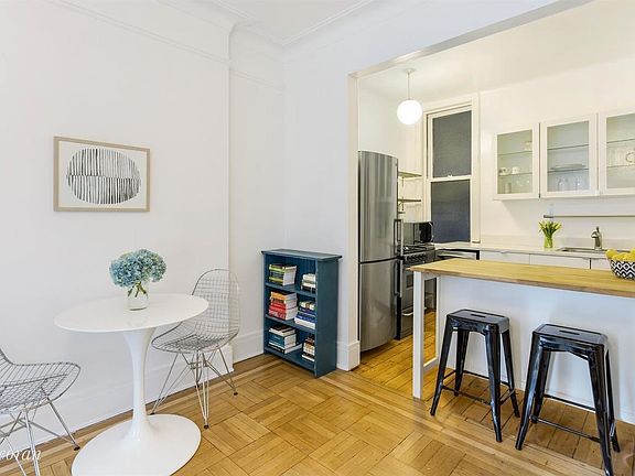 2nd image of 218 Lincoln Pl APT 2B