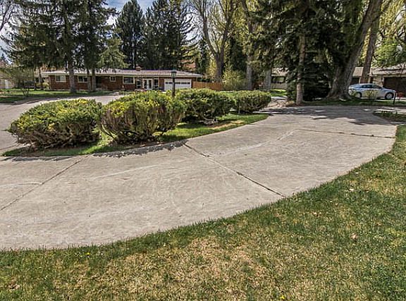 4th image of 291 Balsam Cir