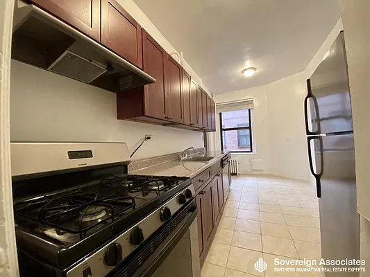 Rented by Sovereign Associates | media 10