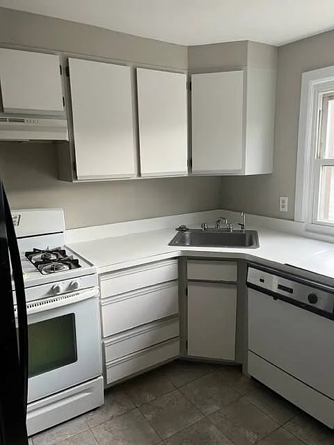 2537 Amboy Rd