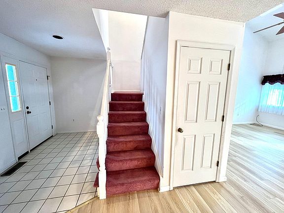 Spacious entry area. Staircase leading to the 2nd level. Door with big storage.