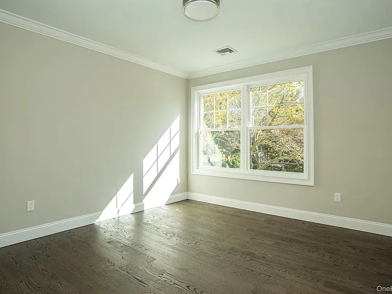 28 Fern Dr E — Photo 8