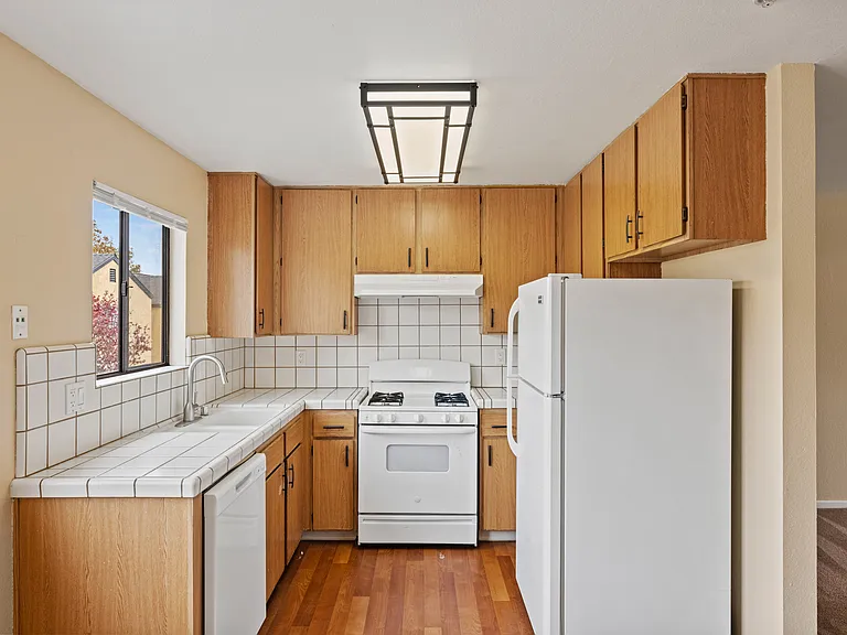 The Gables Apartments — Photo 22