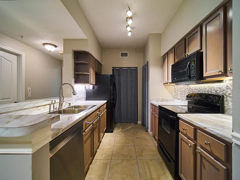 6101 Myrtlewood Cir W — Photo 8