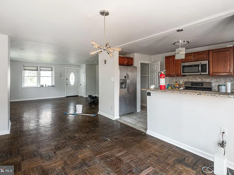 7436 Drexel Rd — Photo 3