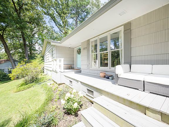4th image of 1835 Hillview Dr
