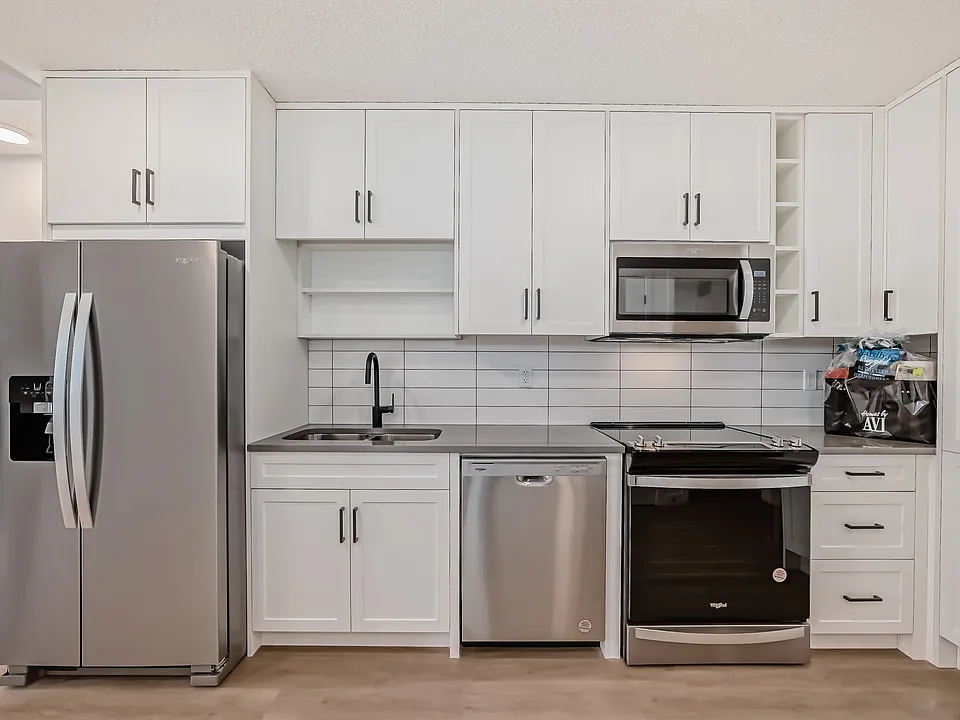 350 Livingston Cmn NE #3413