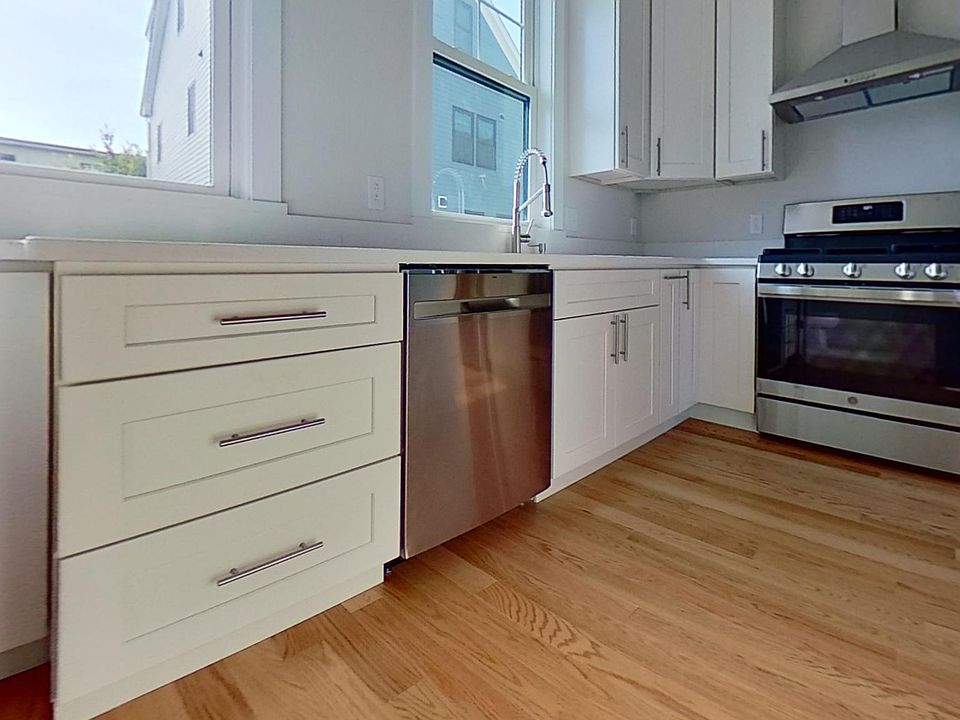 1st image of 188 Quincy Ave #B1