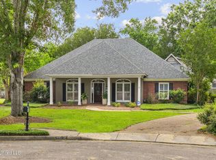 210 Hillside St, Ridgeland, MS 39157