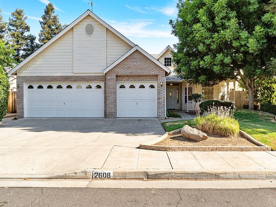 1st image of 2608 E El Paso Ave