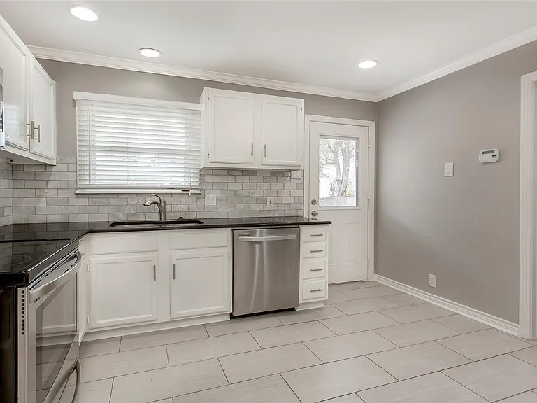 570 Bondstone Dr — Photo 10