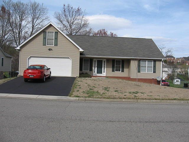 1st image of 1718 Bush Farm Dr