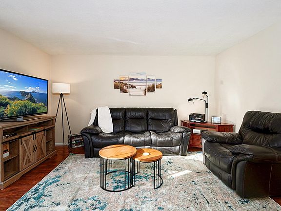 2nd image of 2405 Calle Cita