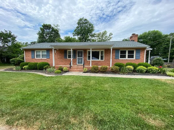802 Virginia St, Ashland, VA 23005
