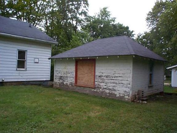 2nd image of 3401 River St