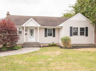 3006 N Jerusalem Rd, Wantagh, NY 11793